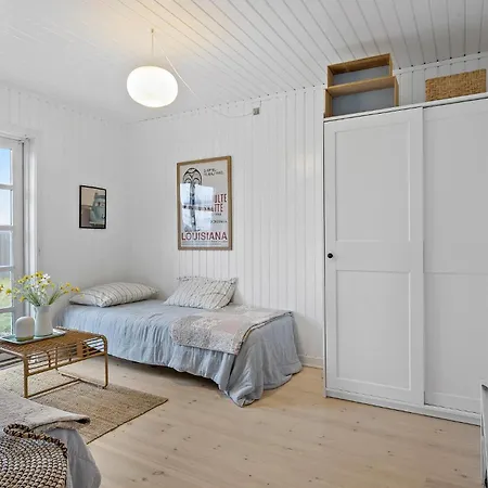 2 Bedroom Awesome In Casa de Férias