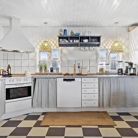 2 Bedroom Awesome In Casa de Férias *